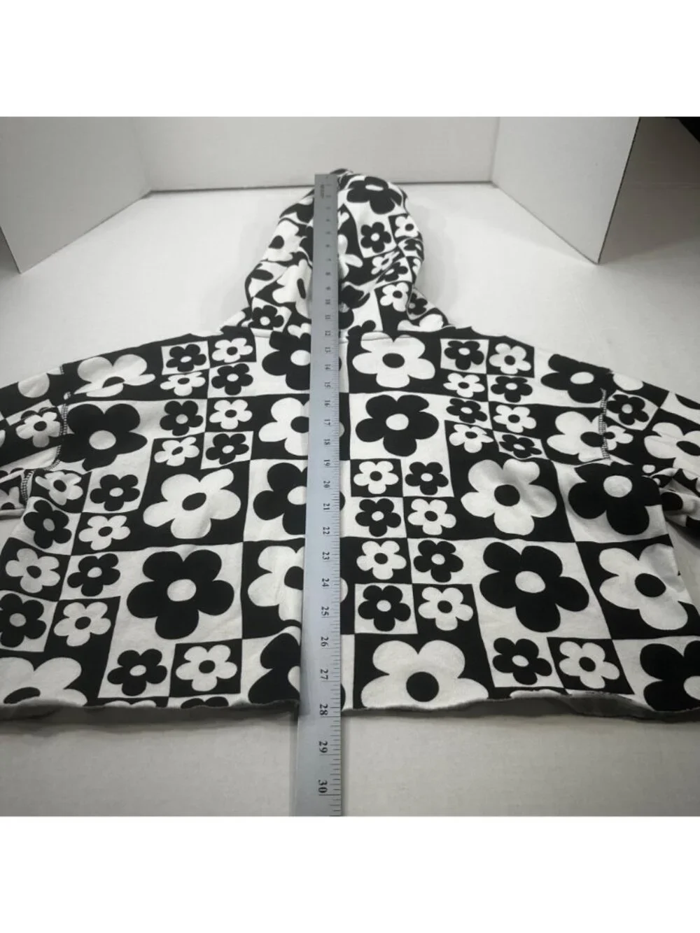 Wild Fable Women's Size Medium Hoodie Cropped Black White Floral Squares New - Picture 14 of 14